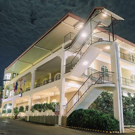 Kingsley'S Hotel And Gastro Pub Mabalacat Exterior foto